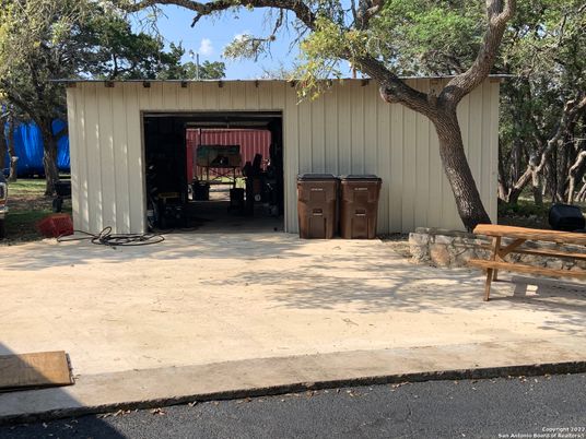 Detached Garage, Exterior