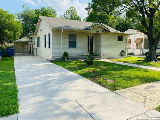 Backyard, Exterior, Facade, Ranch