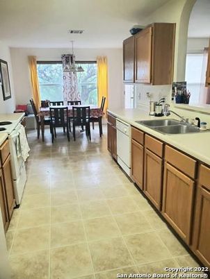Chandelier, Dining room, Interior, Kitchen