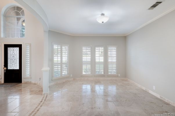 Empty room, Interior