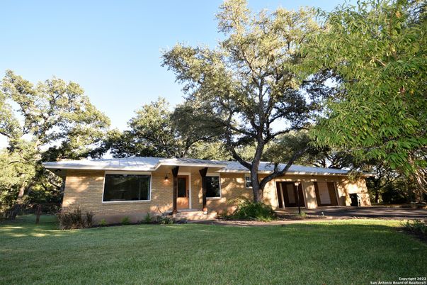 Exterior, Facade, Brick Facade, Ranch