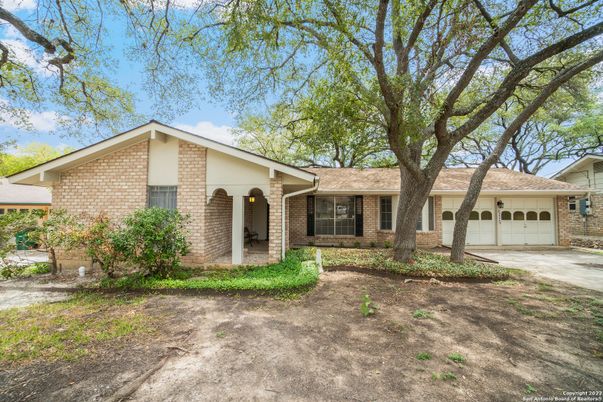 Attached, Exterior, Facade, Brick Facade, Ranch