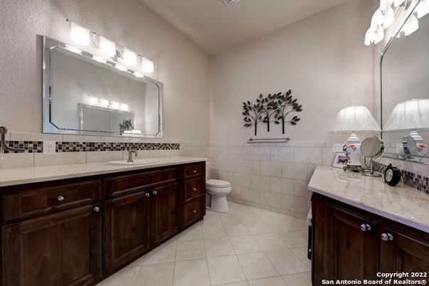 Bathroom, Dual Sink Vanities, Interior