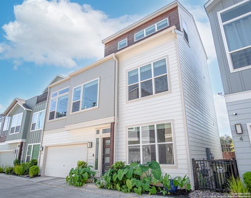 Attached, Exterior, Facade, Rowhouse