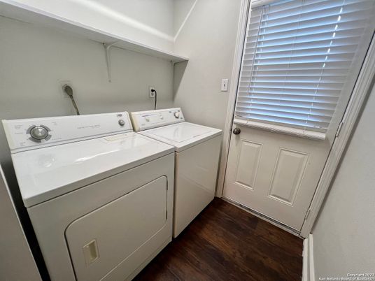 Interior, Utility Closets, Washer, Wood Texture Flooring