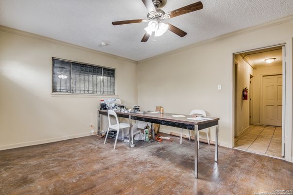 Home Office, Interior