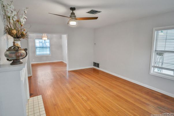 Empty room, Interior, Pendant Lights, Wood Texture Flooring