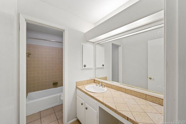 Bathroom, Interior, Tile Countertops