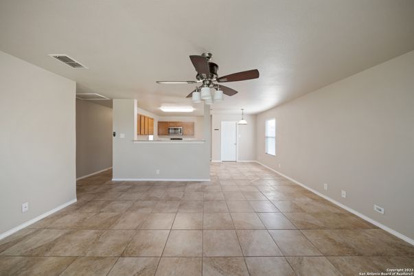 Empty room, Interior