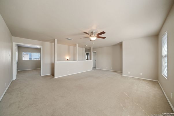 Empty room, Interior