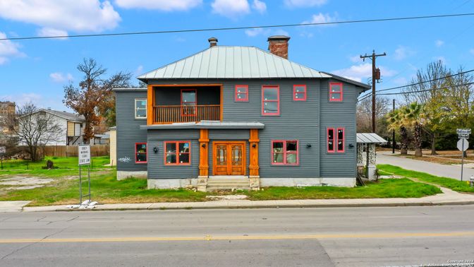 Exterior, Facade, Queen Anne Victorian