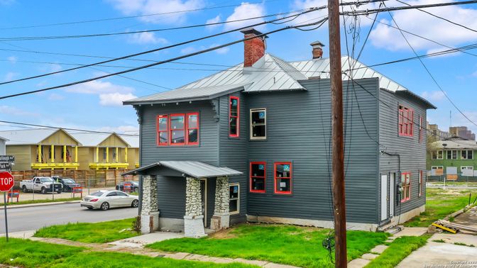 Exterior, Facade, American Foursquare