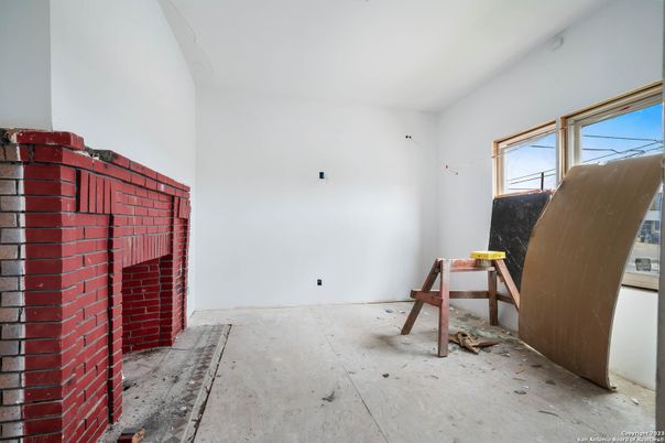 Empty room, Interior