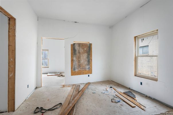Empty room, Interior