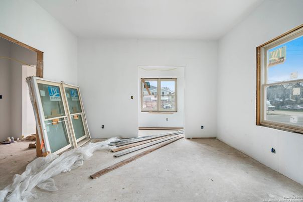 Empty room, Interior