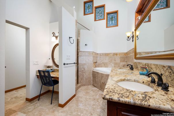 Bathroom, Dual Sink Vanities, Interior, Recessed Lighting