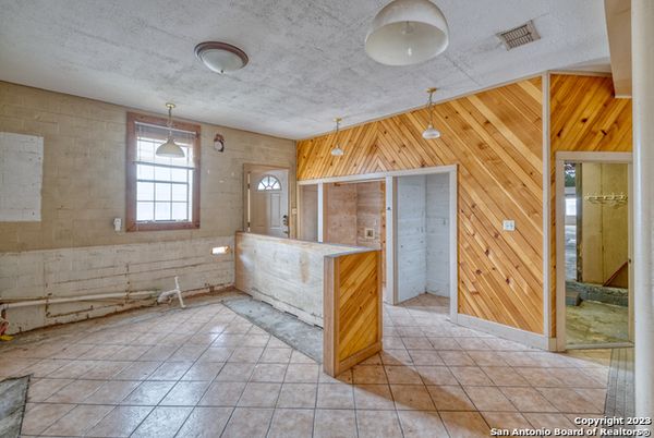 Empty room, Interior, Pendant Lights, Wooden Walls