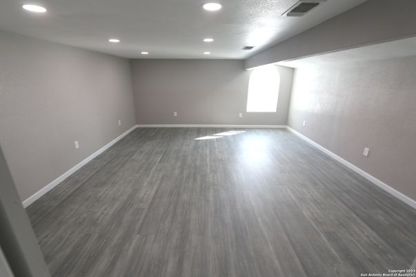 Empty room, Interior, Recessed Lighting, Wood Texture Flooring