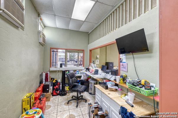 Home Office, Interior