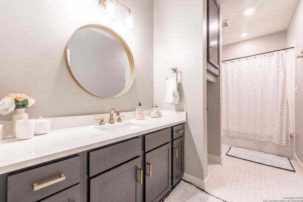 Bathroom, Dual Sink Vanities, Interior, Recessed Lighting