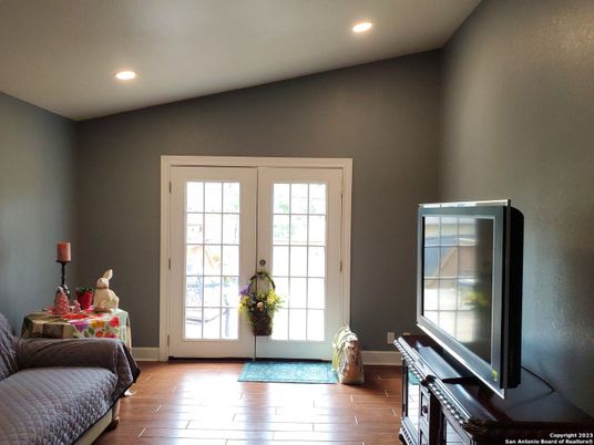 Interior, Recessed Lighting, Wood Texture Flooring