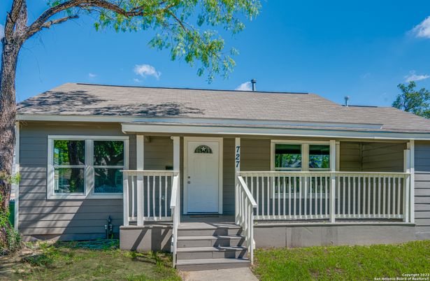 Exterior, Facade, Cape Cod