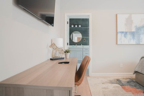 Home Office, Interior