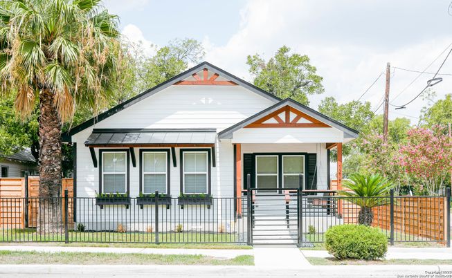 Exterior, Facade, American Craftsman