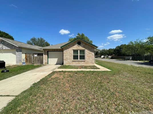 Attached, Exterior, Facade, Brick Facade, Ranch