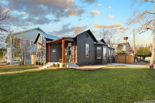 Backyard, Exterior, Facade, Farmhouse