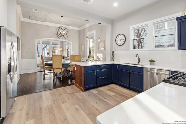 Chandelier, Dining room, Interior, Kitchen, Pendant Lights, Recessed Lighting, Wood Texture Flooring