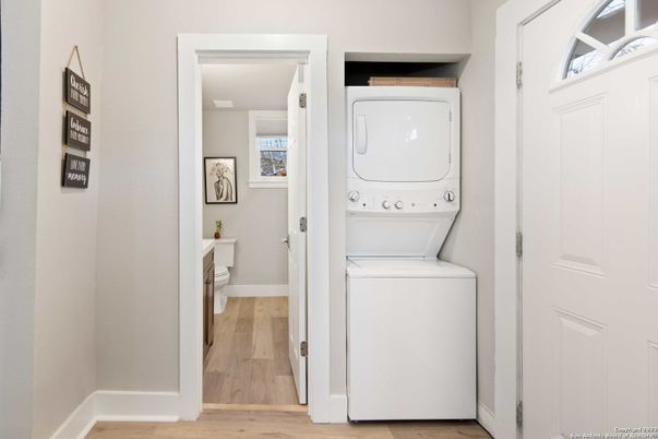 Interior, Utility Closets, Washer, Wood Texture Flooring
