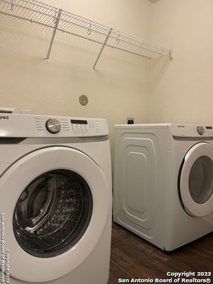 Interior, Washer, Wood Texture Flooring