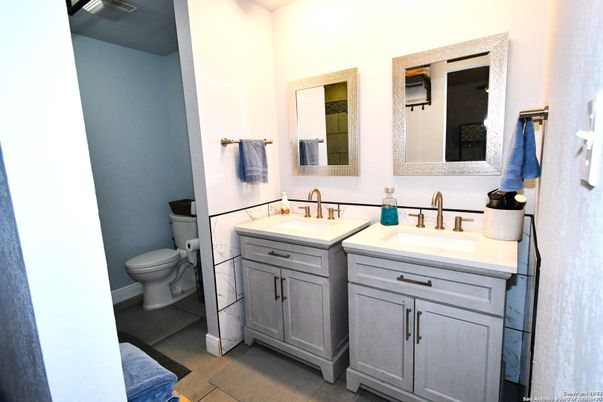 Bathroom, Dual Sink Vanities, Interior