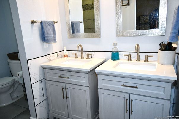 Bathroom, Dual Sink Vanities, Interior