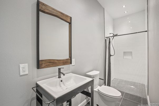 Bathroom, Interior, Recessed Lighting