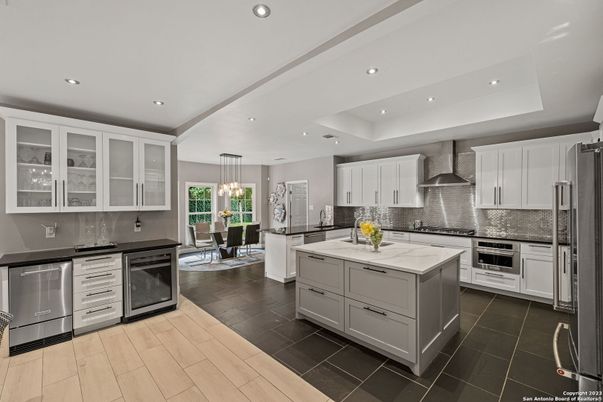 Dining room, Interior, Kitchen, Pendant Lights, Recessed Lighting, Stainless Steel Appliances