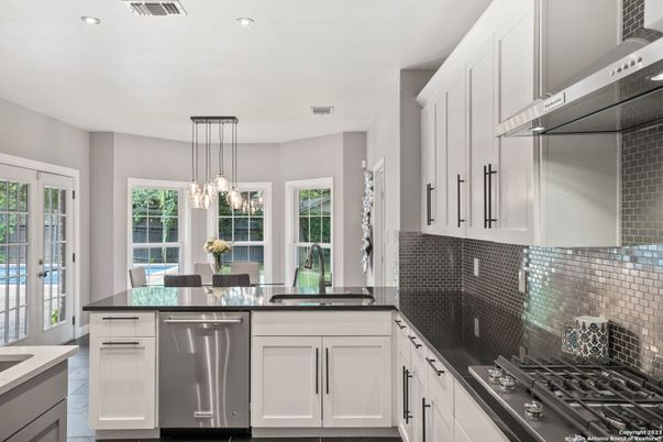 Dining room, Interior, Kitchen, Pendant Lights, Recessed Lighting, Stainless Steel Appliances