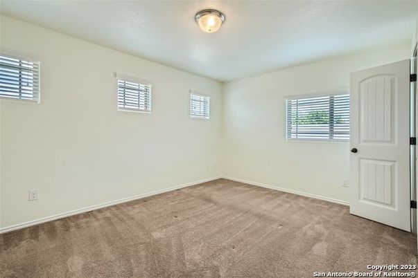 Empty room, Interior