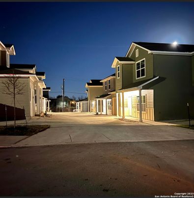Exterior, Facade, Modern