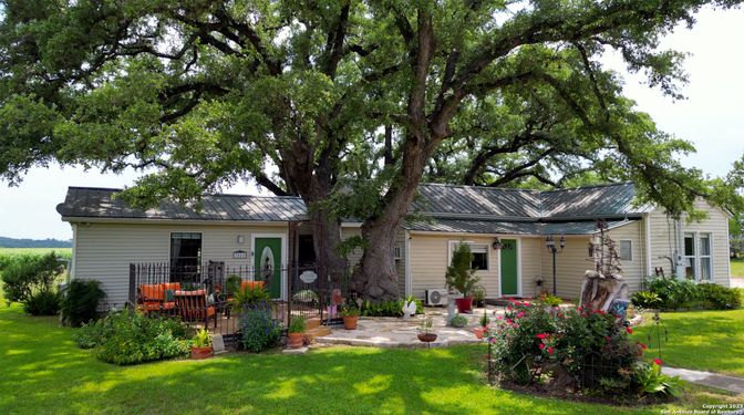 Backyard, Exterior, Facade, Ranch