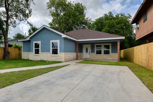 Backyard, Exterior, Facade, Ranch