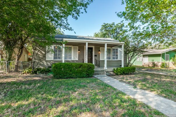 Backyard, Exterior, Facade, Split Level