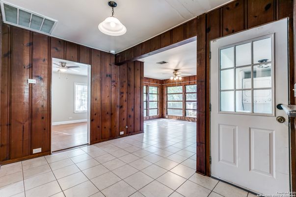 Empty room, Interior, Pendant Lights, Wooden Walls