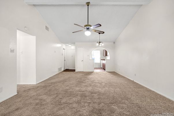 Empty room, Interior