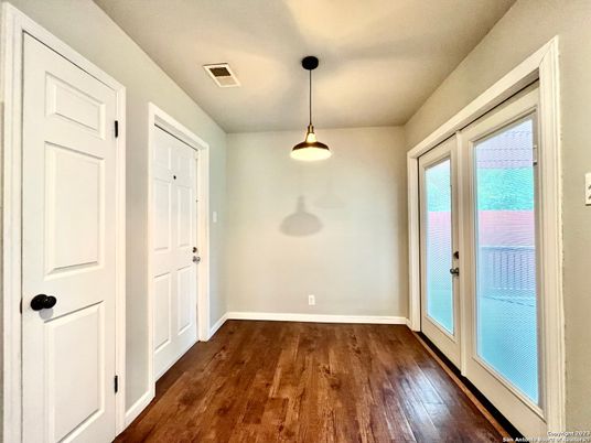 Empty room, Interior, Pendant Lights, Wood Texture Flooring