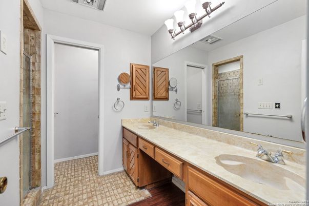 Bathroom, Dual Sink Vanities, Interior