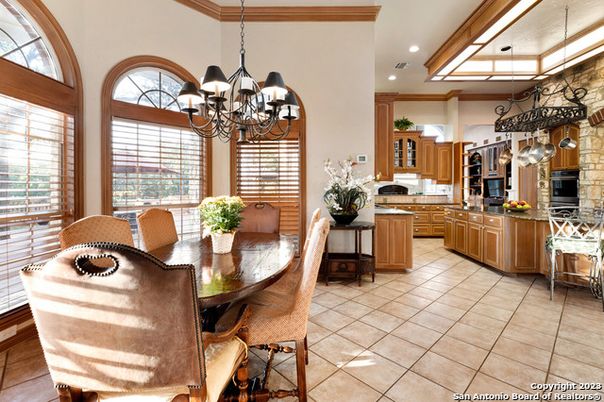 Chandelier, Dining room, Interior, Kitchen, Recessed Lighting, Stainless Steel Appliances
