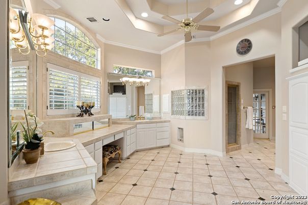 Bathroom, Dual Sink Vanities, Interior, Recessed Lighting