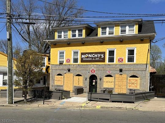 Exterior, Facade, American Foursquare